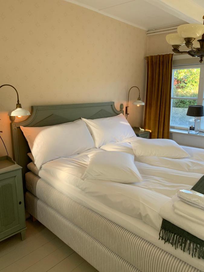 Hotel Tva Sma Svin Trosa
